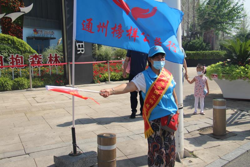 <strong>把她操的喷水视频</strong>